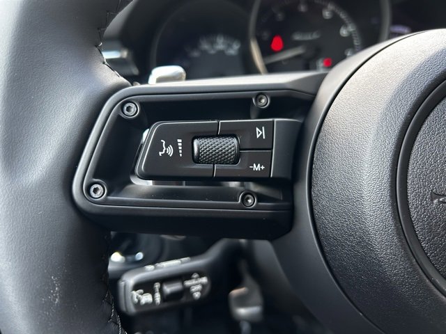 Certified 2025 Porsche Macan image 37