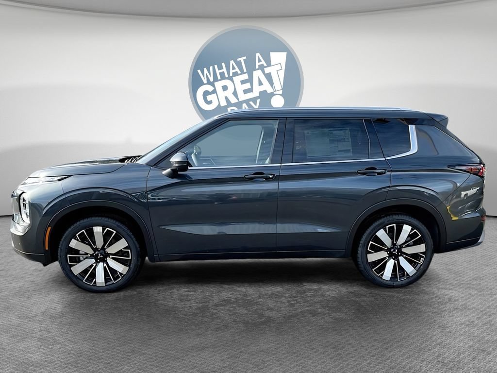 New 2026 Mitsubishi Outlander SEL FWD image 3