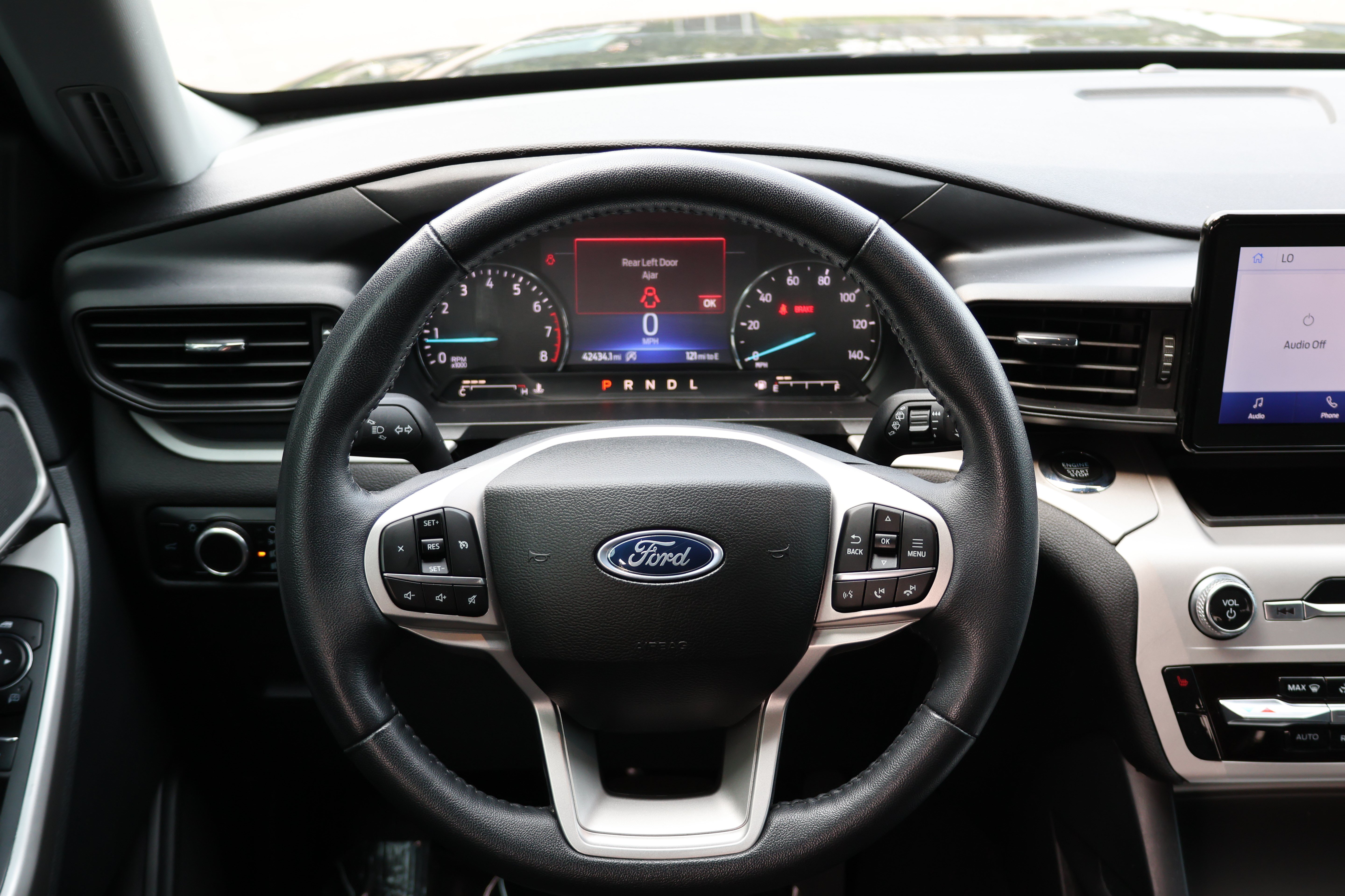 Used 2023 Ford Explorer XLT AWD/4WD image 34