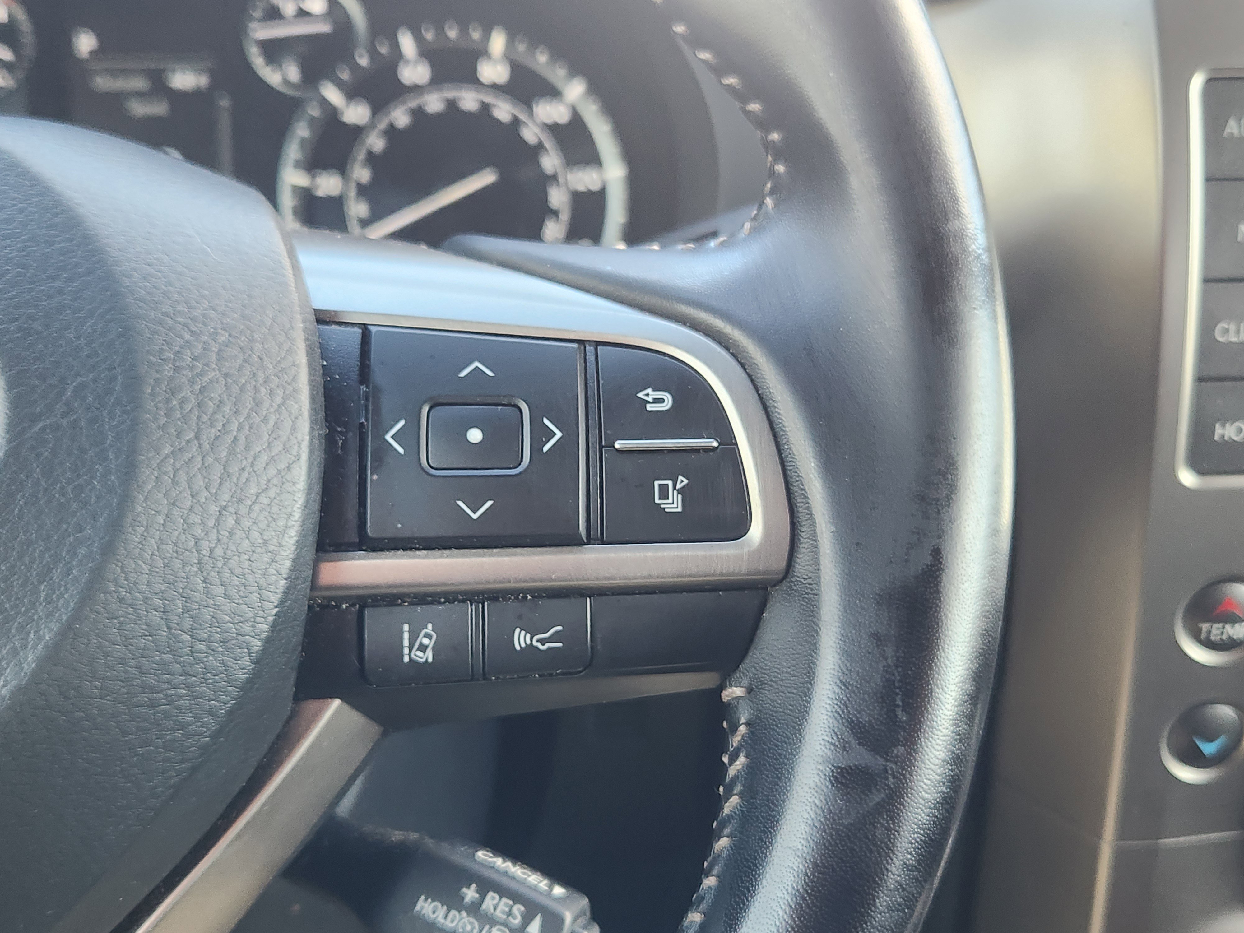 Used 2020 Lexus GX 460 Premium w/ Premium Package AWD/4WD image 31
