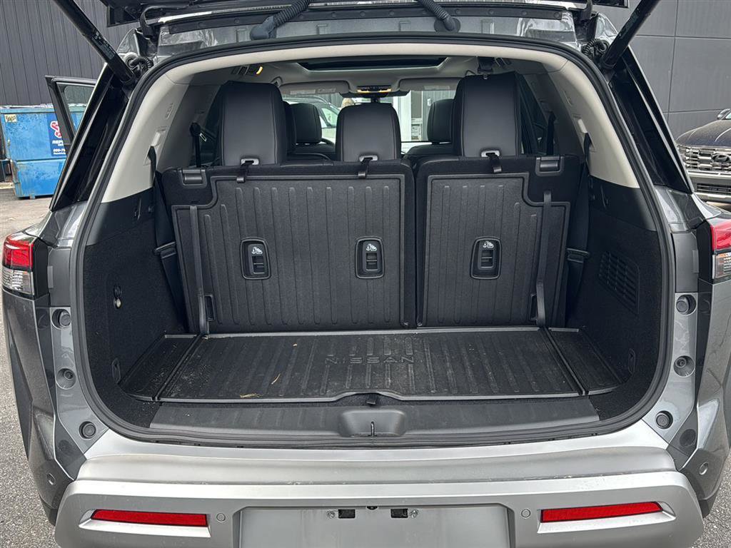 Used 2025 Nissan Pathfinder Platinum AWD/4WD image 5
