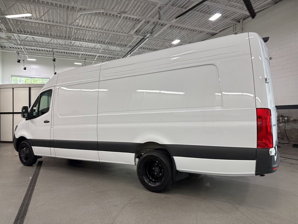 New 2025 Mercedes-Benz Sprinter 4500 image 4