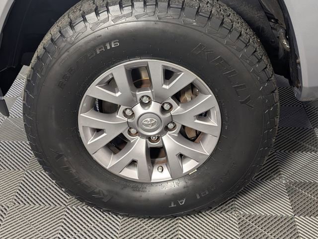 Used 2018 Toyota Tacoma SR5 image 8