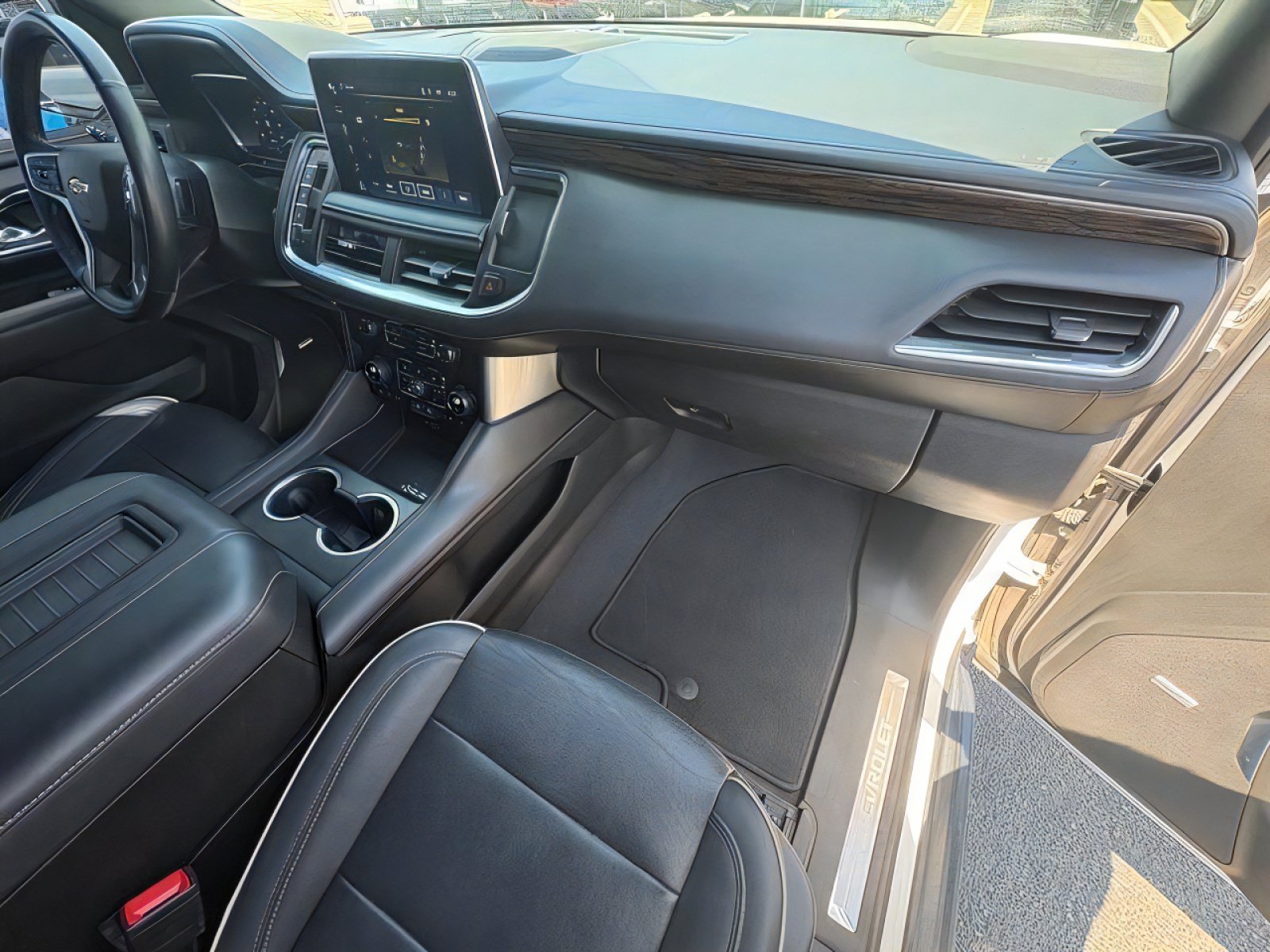Used 2023 Chevrolet Suburban Premier AWD/4WD image 10