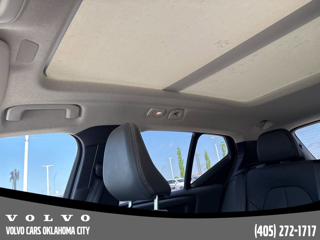 Used 2025 Volvo XC40 B5 Plus image 10