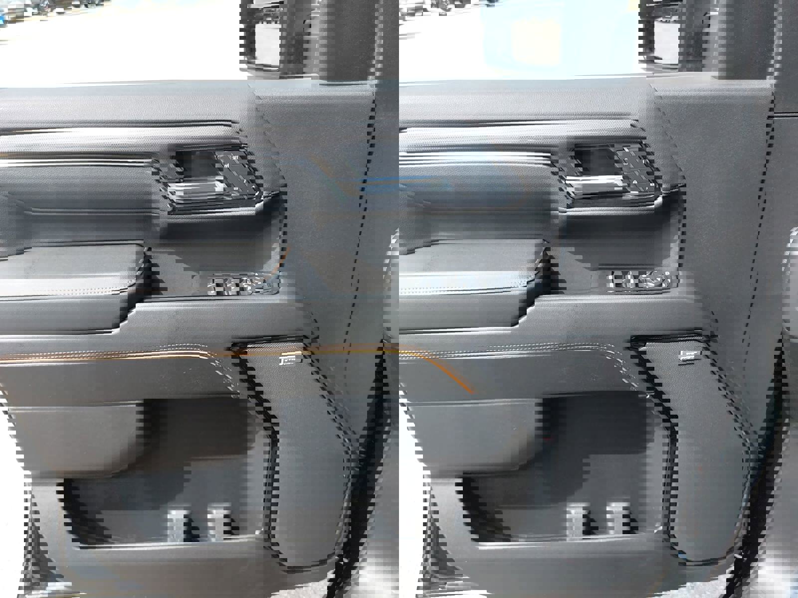 Used 2025 GMC Sierra 3500 AT4 w/ AT4 Premium Plus Package image 28