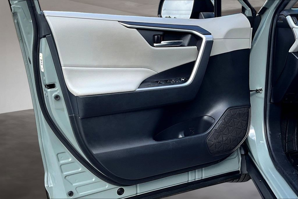 Used 2021 Toyota RAV4 XLE image 20