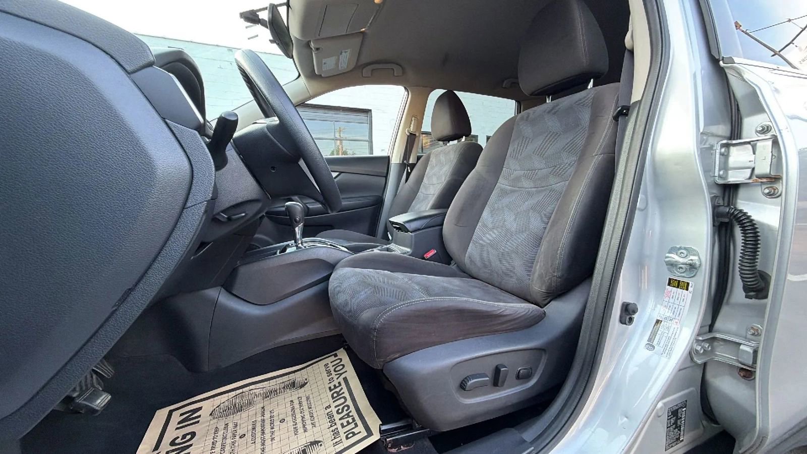 Used 2015 Nissan Rogue SV AWD/4WD image 18