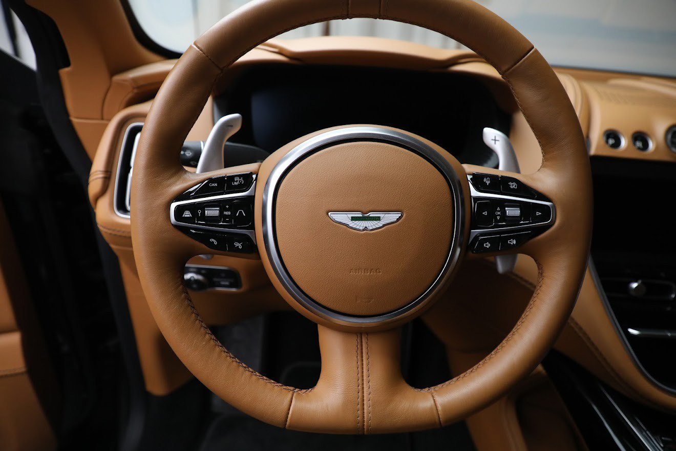 Used 2021 Aston Martin DBX AWD/4WD image 17