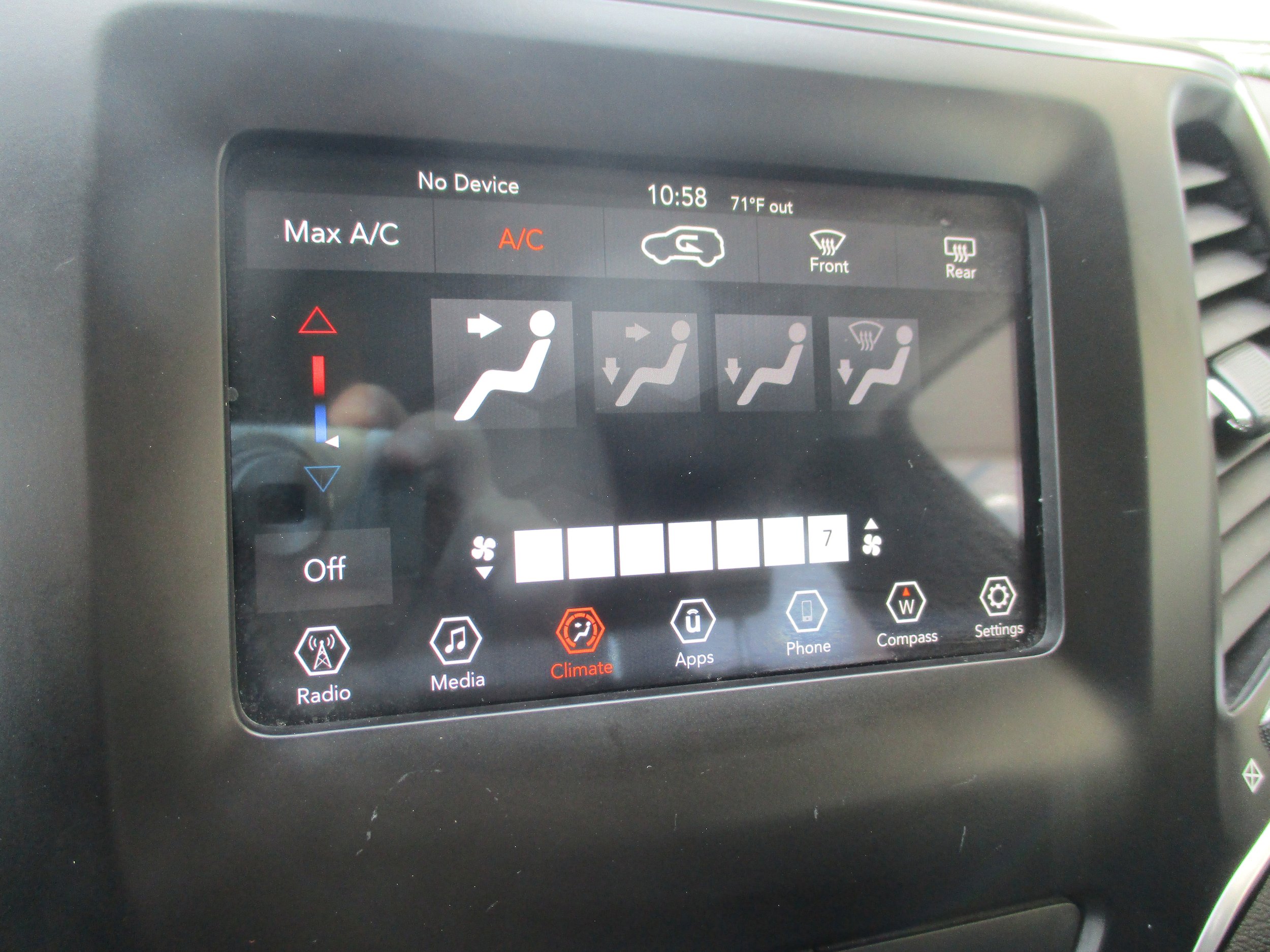 Used 2019 Jeep Cherokee Latitude w/ Popular Appearance Group FWD image 20