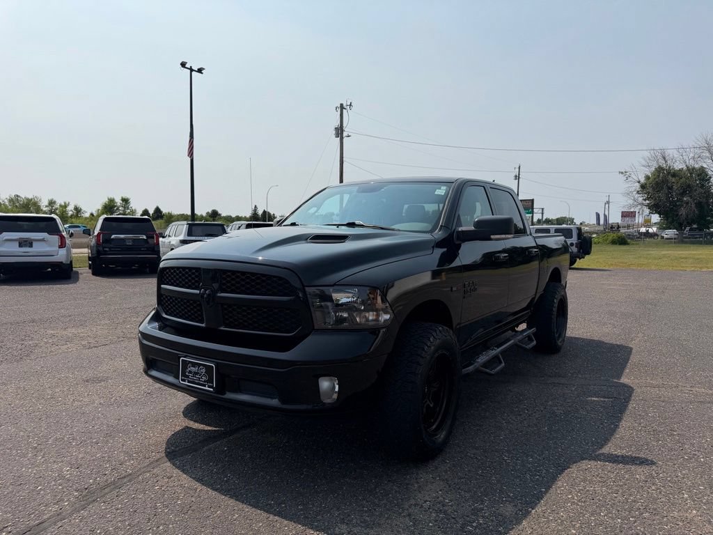 Used 2019 RAM 1500 Classic SLT w/ Black Appearance Group AWD/4WD image 12
