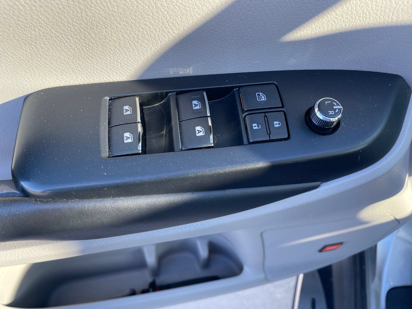 Used 2019 Toyota Highlander Limited Platinum FWD image 30