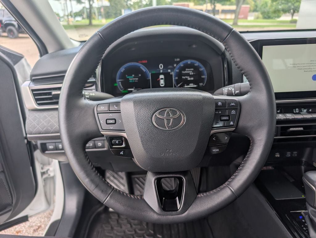 Used 2025 Toyota Camry XLE AWD/4WD image 14