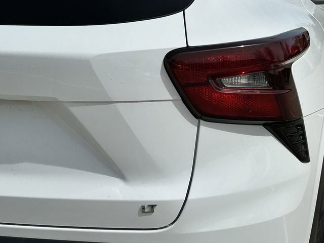 Used 2025 Chevrolet Trax LT image 8