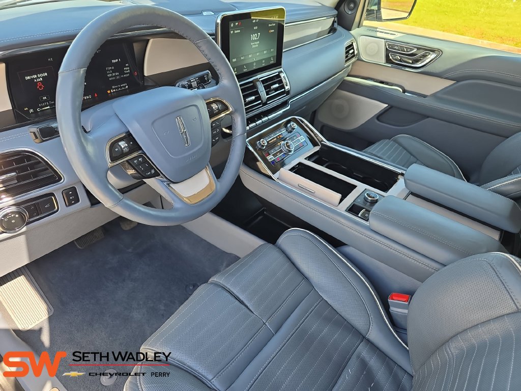 Used 2021 Lincoln Navigator Black Label w/ Cargo Convenience Package AWD/4WD image 17