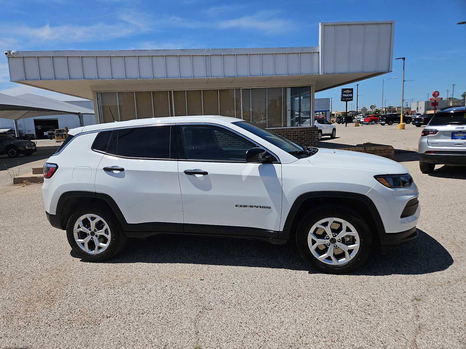Used 2025 Jeep Compass Sport AWD/4WD image 9