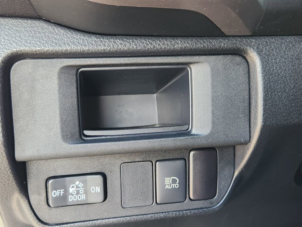 Used 2018 Toyota Tacoma SR5 image 21