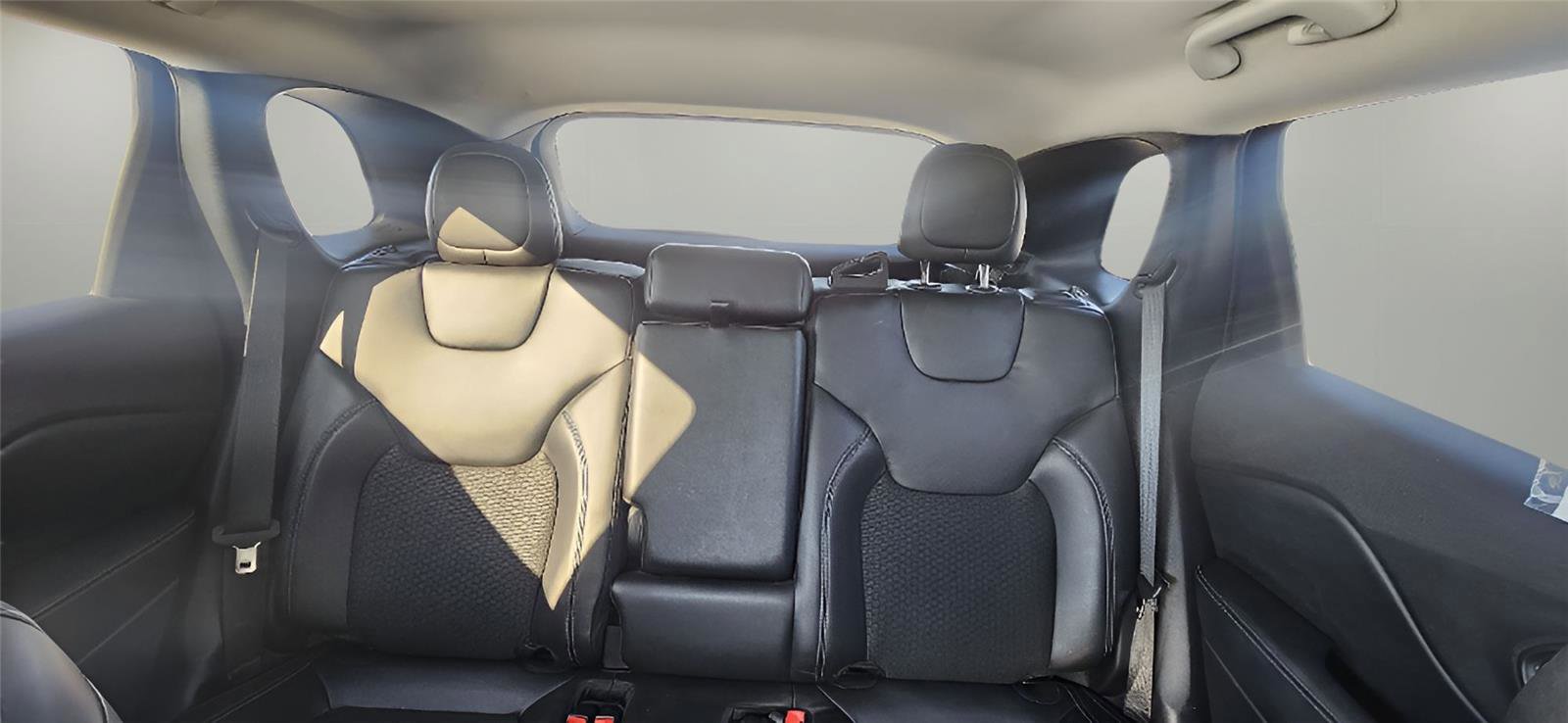 Used 2020 Jeep Cherokee Latitude Plus image 19