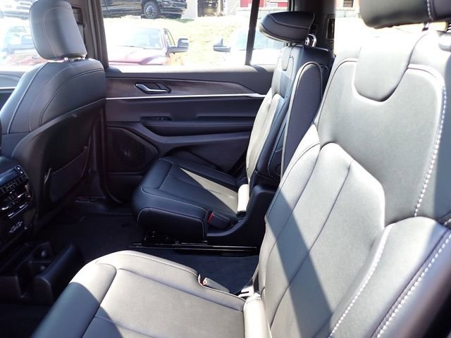 New 2025 Jeep Grand Cherokee L Limited w/ Black Appearance Package image 13