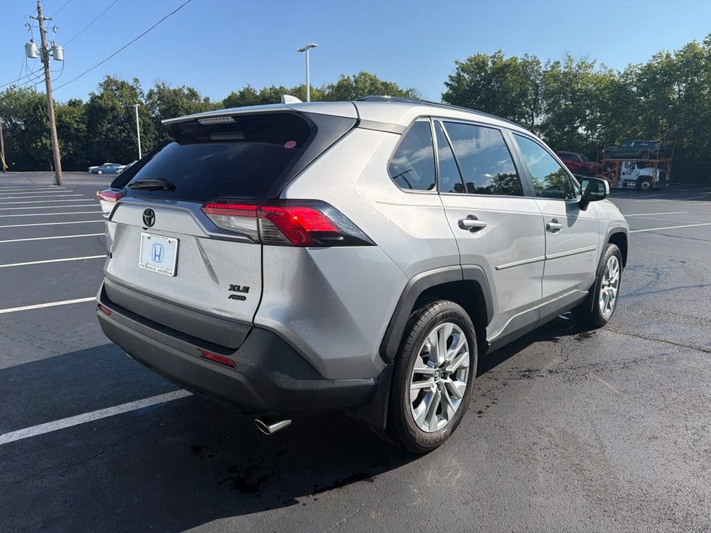 Used 2019 Toyota RAV4 XLE Premium w/ Cold Weather Package AWD/4WD image 5