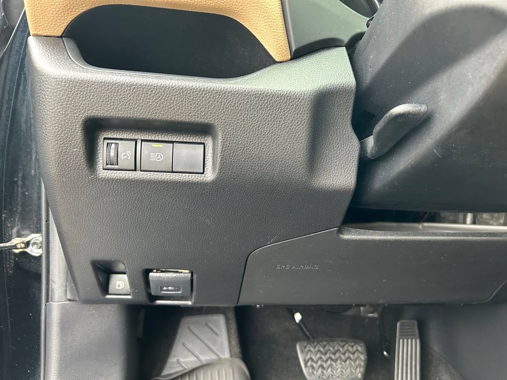 Used 2020 Toyota RAV4 LE w/ Carpet Mat Package AWD/4WD image 17
