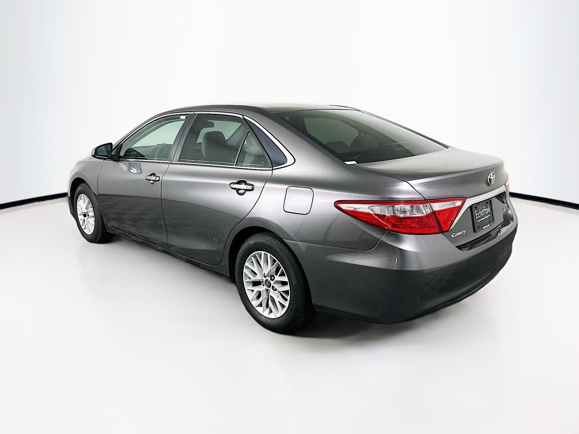 Used 2016 Toyota Camry LE FWD image 5