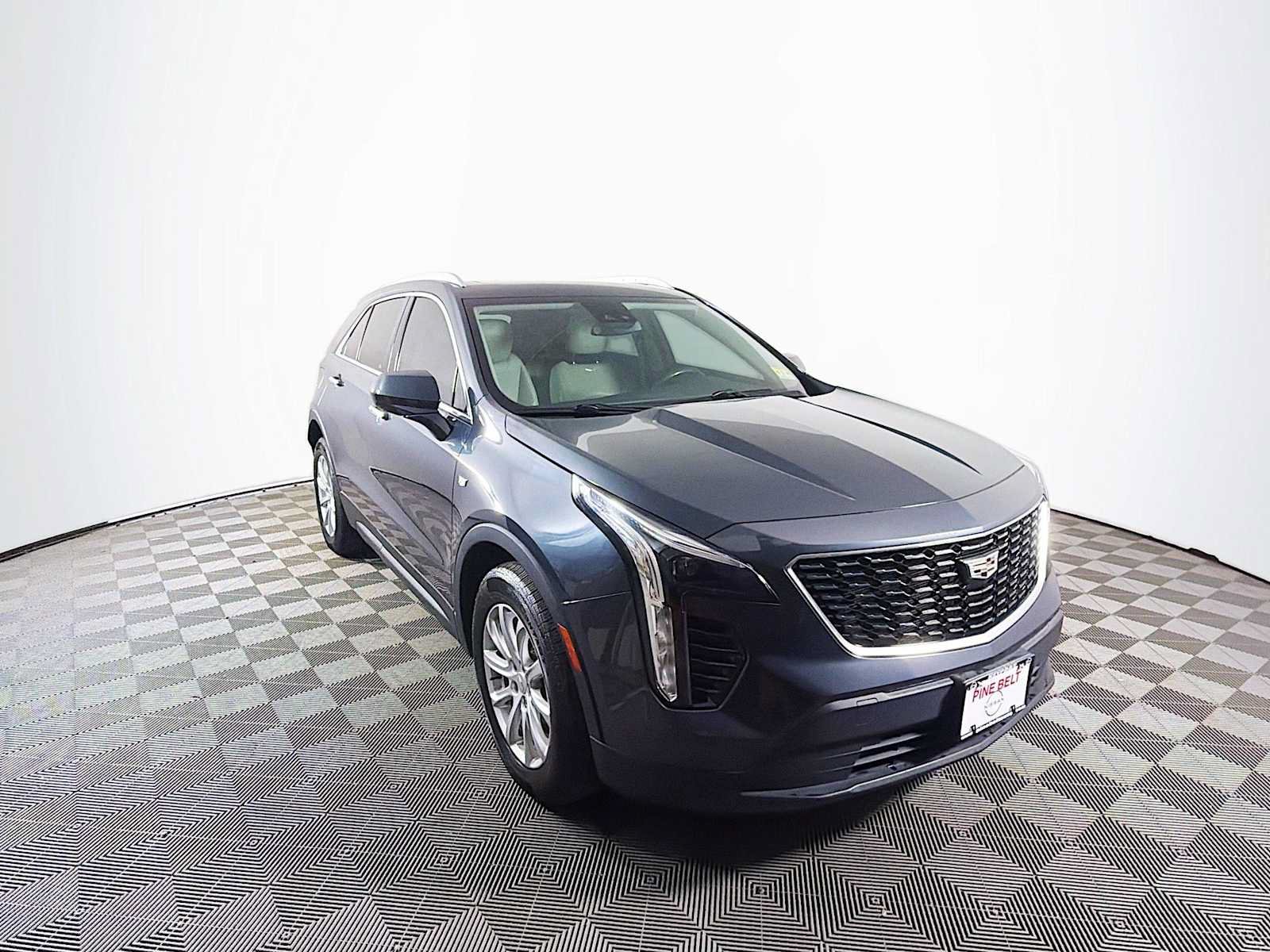 Used 2021 Cadillac XT4 Luxury w/ Cold Weather Package AWD/4WD image 3