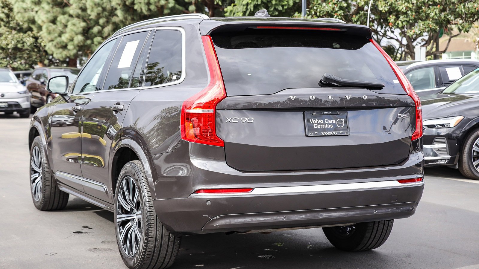 Used 2024 Volvo XC90 B6 Plus image 11