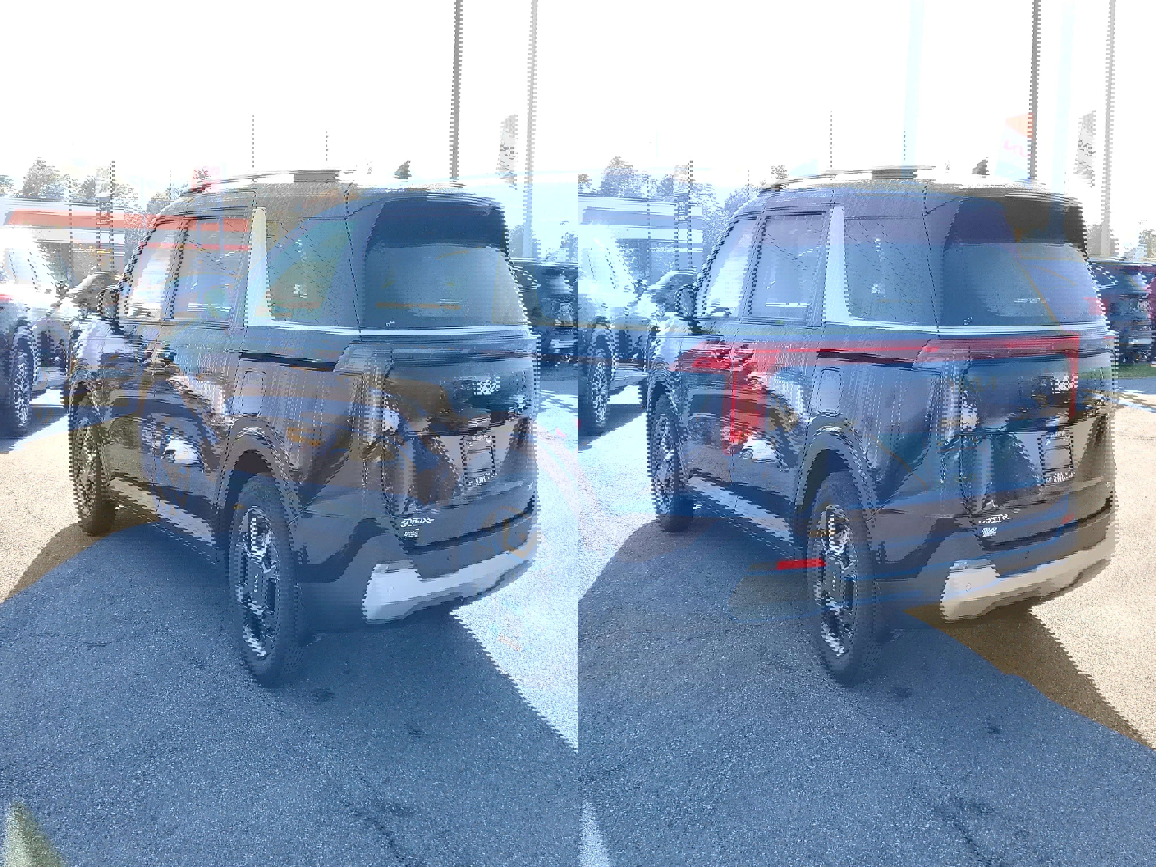 Certified 2025 Kia Carnival EX image 4