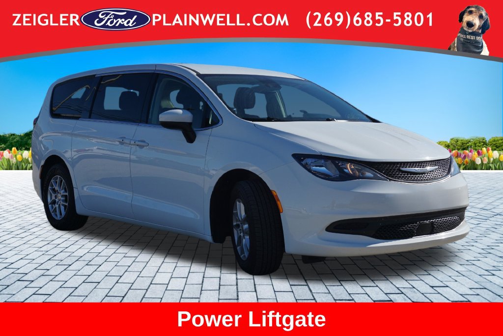 Used 2023 Chrysler Voyager LX FWD image 7