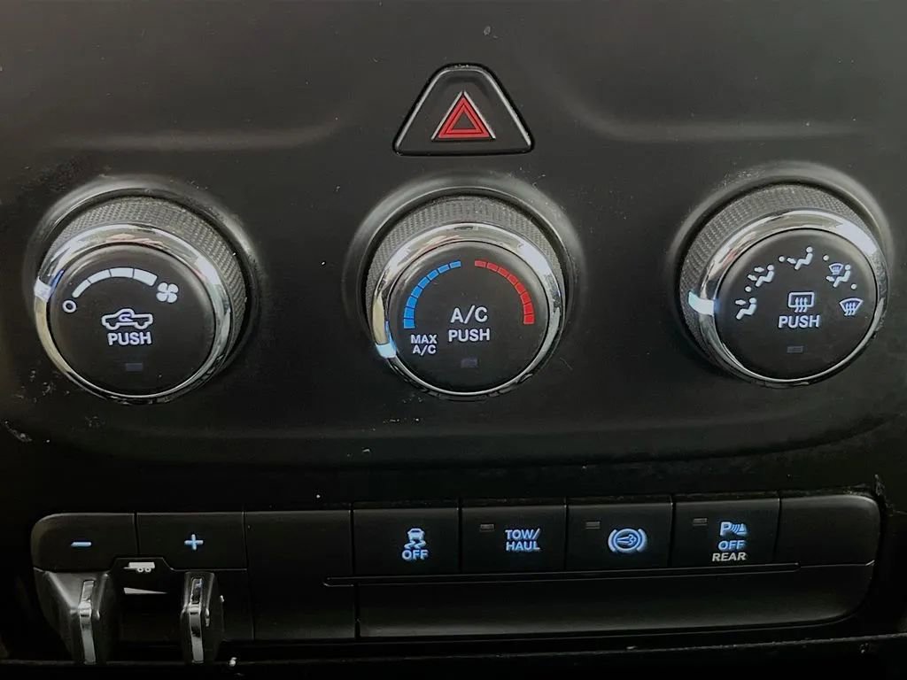 Used 2018 RAM 2500 Tradesman w/ Chrome Appearance Group AWD/4WD image 16