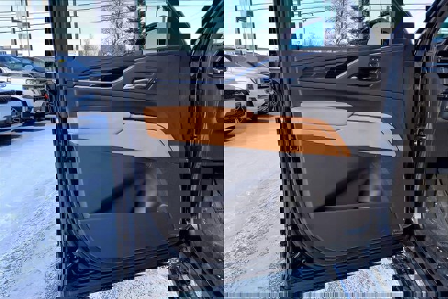 Used 2023 Cadillac Escalade Premium Luxury w/ Performance Package image 23