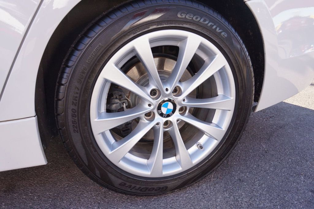 Used 2017 BMW 320i Sedan RWD image 9