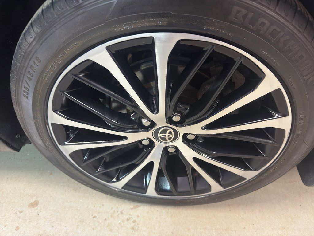 Used 2020 Toyota Camry SE w/ Sunroof Package image 33