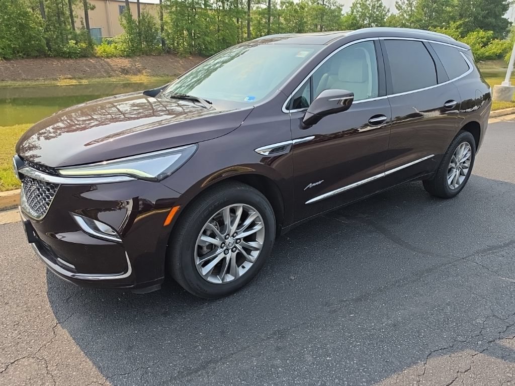 Used 2023 Buick Enclave Avenir AWD/4WD image 3