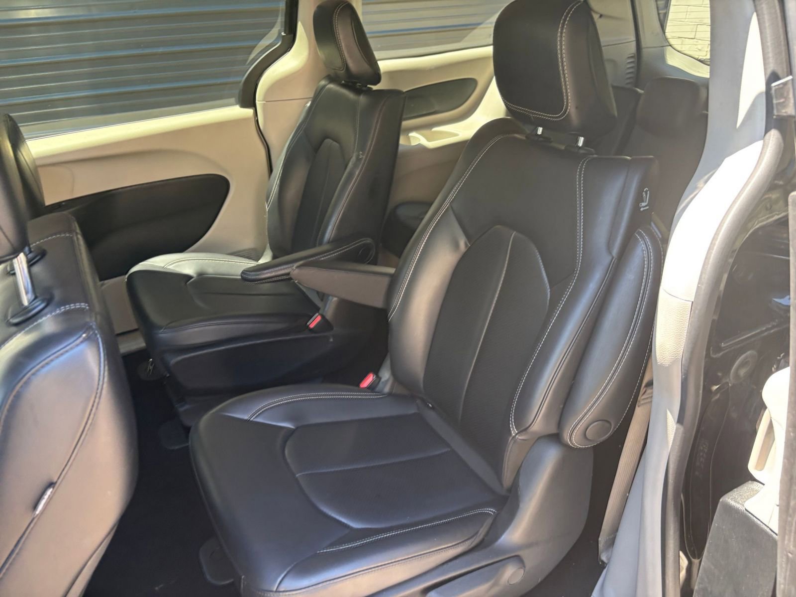 Used 2023 Chrysler Pacifica Touring-L FWD image 36