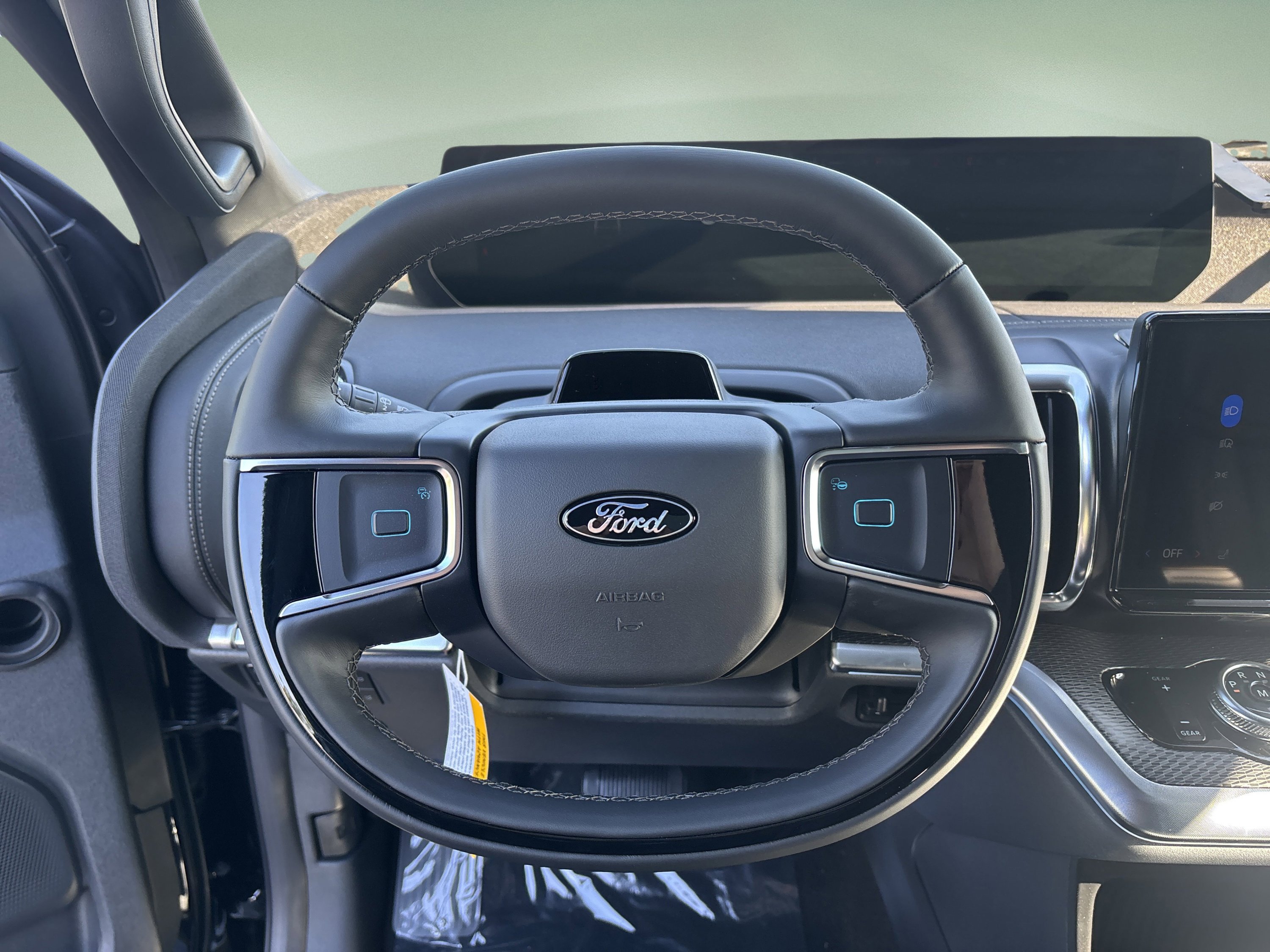 New 2025 Ford Expedition Platinum image 2
