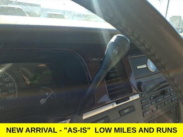 Used 2005 Lincoln Town Car Signature image 15