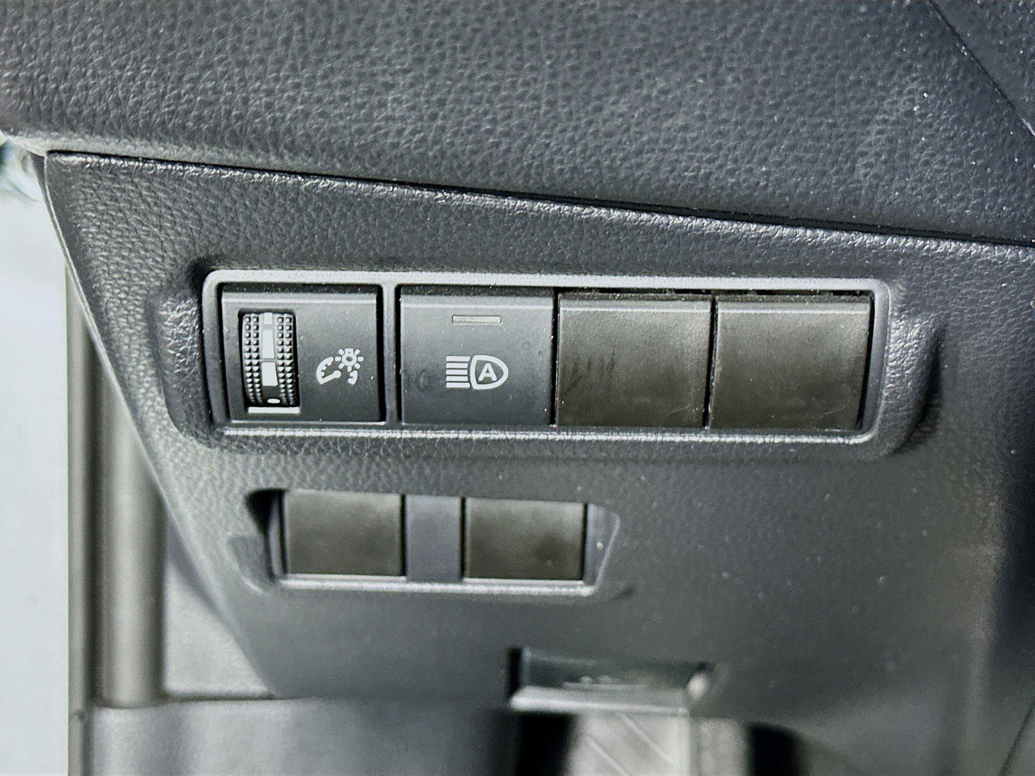 Used 2025 Toyota Corolla Cross LE image 16