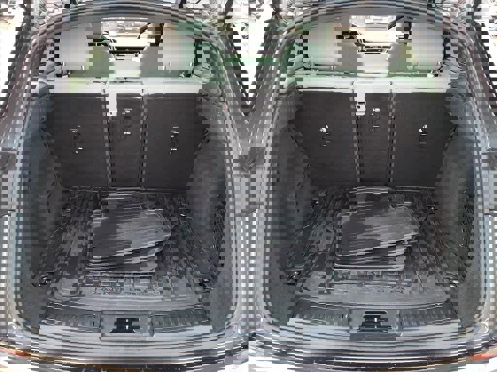 Used 2020 Land Rover Range Rover Evoque SE image 6