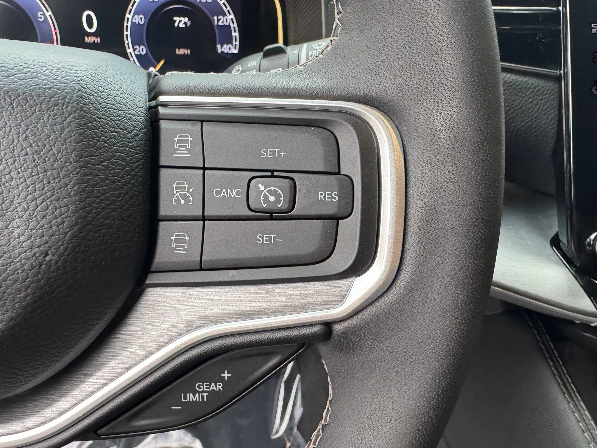 Used 2025 Jeep Wagoneer Series II AWD/4WD image 19