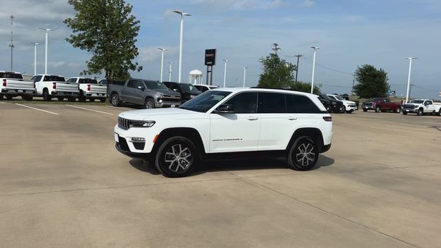 Used 2025 Jeep Grand Cherokee Limited RWD image 5