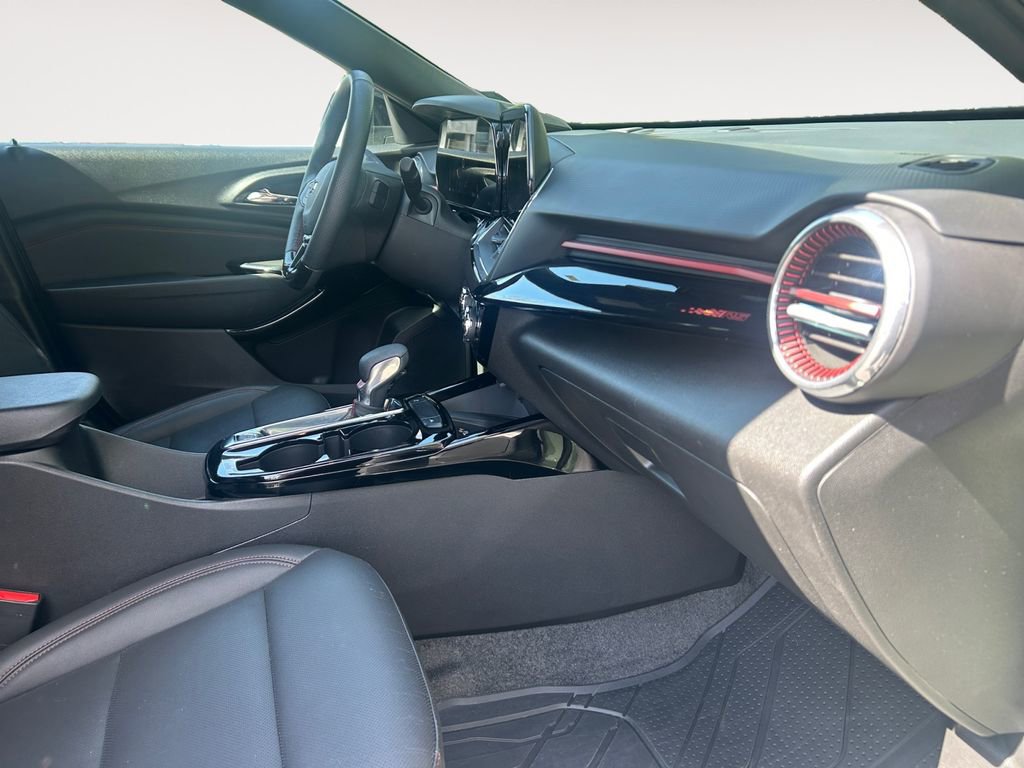 Used 2024 Chevrolet Trax RS w/ Sunroof Package FWD image 26