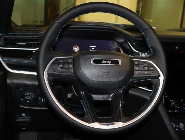 New 2022 Jeep Grand Cherokee Trailhawk w/ Luxury Tech Group III image 8