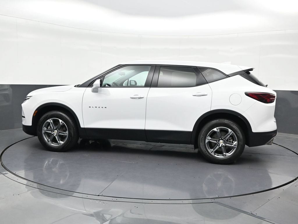 Used 2024 Chevrolet Blazer LT FWD image 2