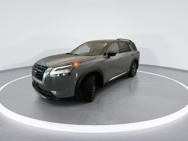 Used 2024 Nissan Pathfinder Platinum w/ Cargo Package AWD/4WD image 4