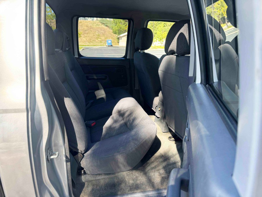 Used 2004 Nissan Frontier S/C image 30