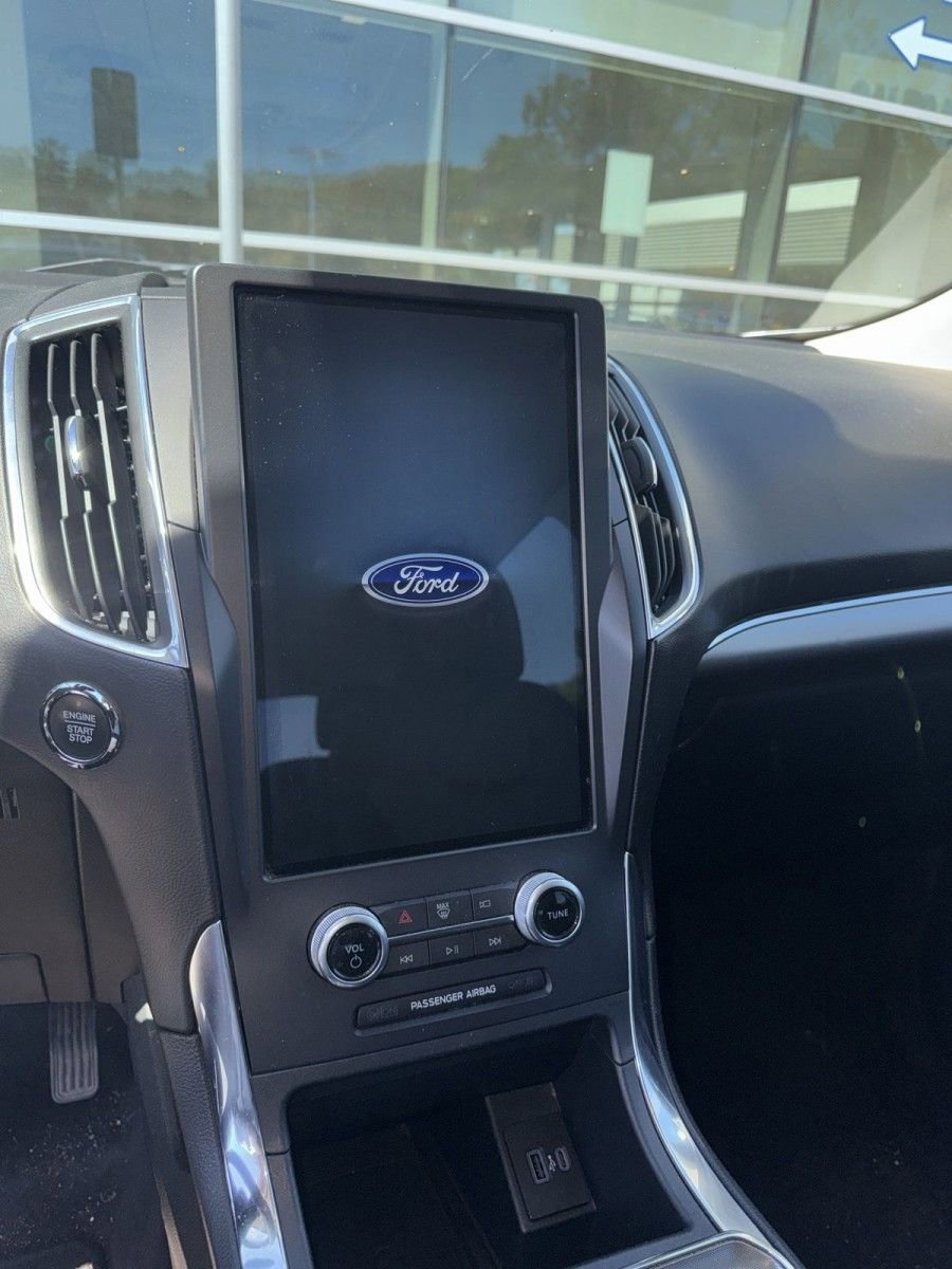 Used 2022 Ford Edge Titanium image 10