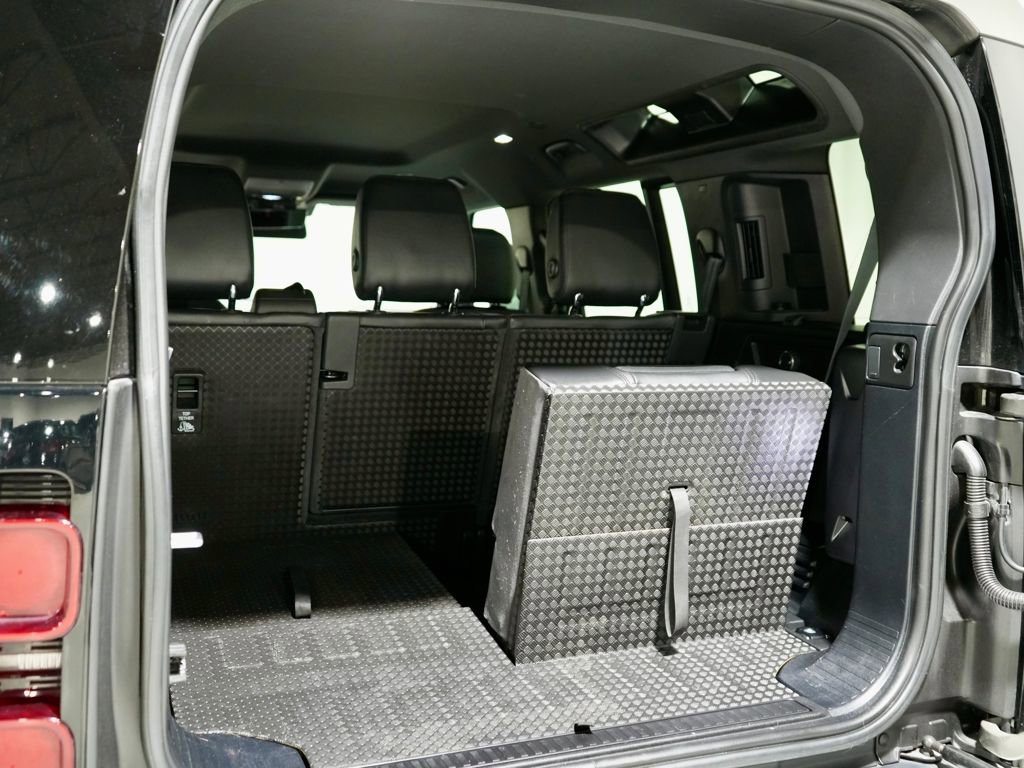 Used 2021 Land Rover Defender 110 SE image 9