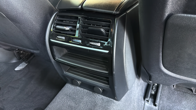 Used 2019 BMW M550i xDrive w/ Premium Package AWD/4WD image 25